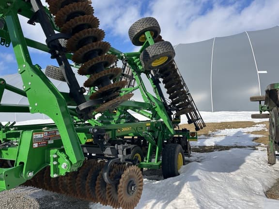 Image of John Deere 2660VT equipment image 4