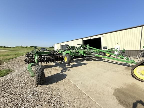 Image of John Deere 2660VT equipment image 1