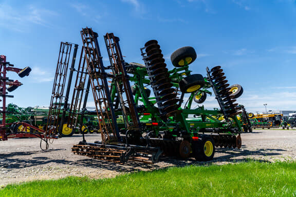 Image of John Deere 2660VT equipment image 4