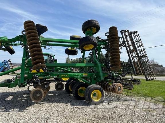 Image of John Deere 2660VT equipment image 2