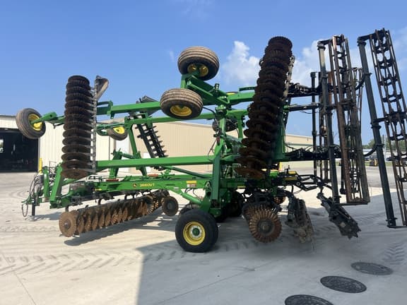 Image of John Deere 2660VT equipment image 4