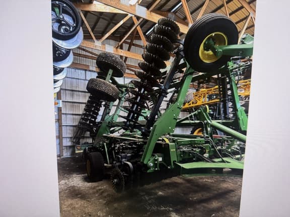 Image of John Deere 2660VT equipment image 1