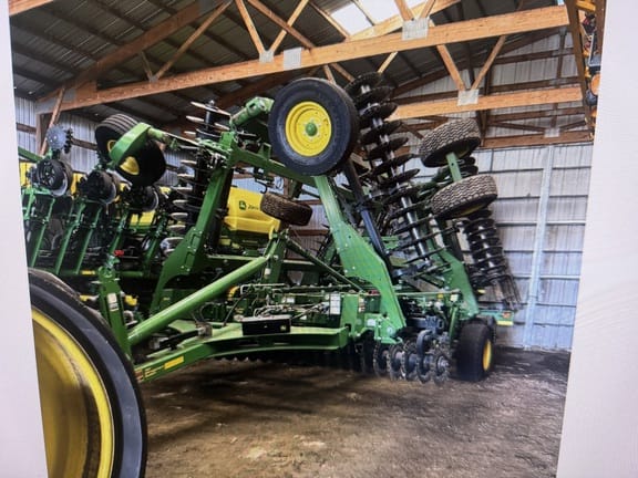 2023 John Deere 2660VT Equipment Image0