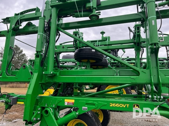 Image of John Deere 2660VT equipment image 4