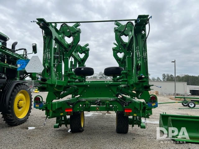 Image of John Deere 2660VT equipment image 2