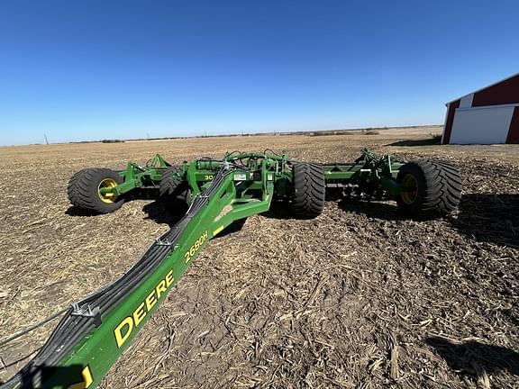 Image of John Deere 2680H equipment image 1