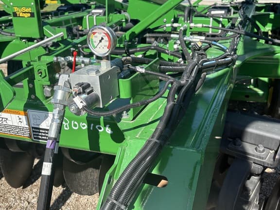 Image of John Deere 2720 equipment image 3