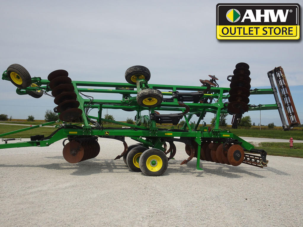 Image of John Deere 2720 Primary image