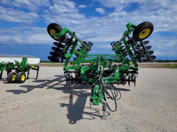 Image of John Deere 2720 equipment image 1