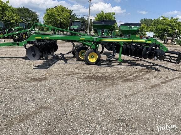 Image of John Deere 2720 equipment image 4