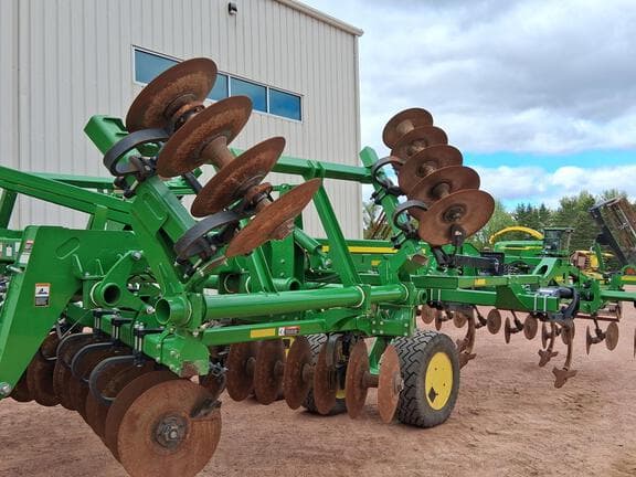Image of John Deere 2730 equipment image 1