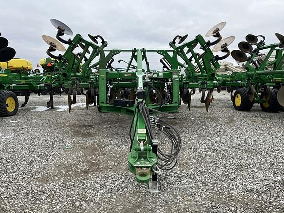 Image of John Deere 2730 equipment image 1