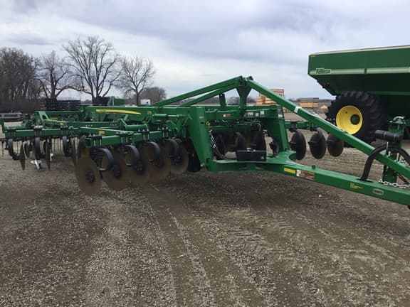 Image of John Deere 2730 equipment image 2