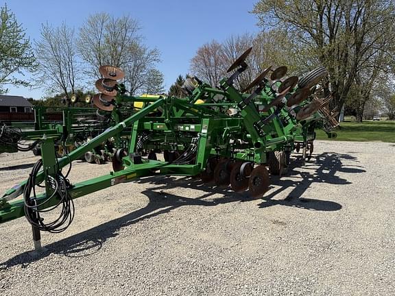 Image of John Deere 2730 equipment image 2