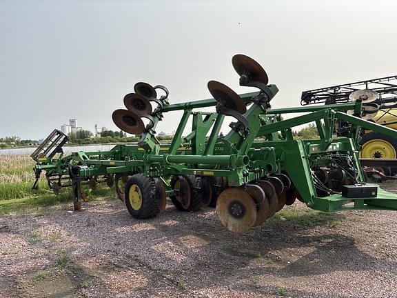 Image of John Deere 2730 equipment image 2