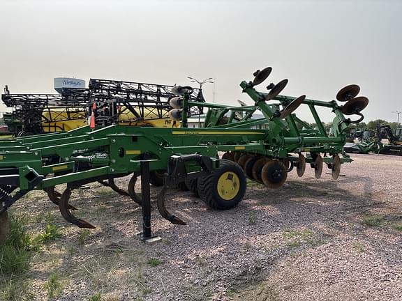 Image of John Deere 2730 equipment image 4