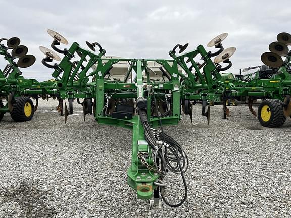 Image of John Deere 2730 equipment image 1
