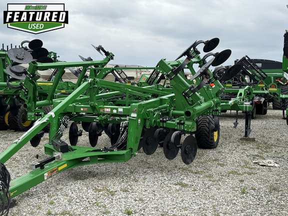 Image of John Deere 2730 equipment image 1