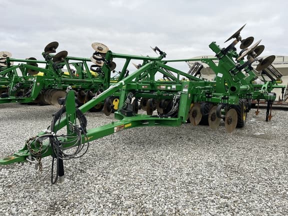 Image of John Deere 2730 equipment image 1