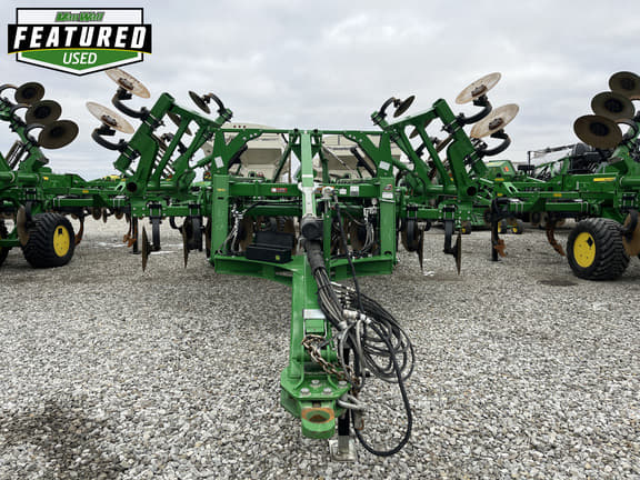 Image of John Deere 2730 equipment image 2
