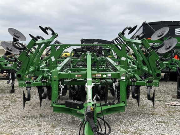 Image of John Deere 2730 equipment image 4