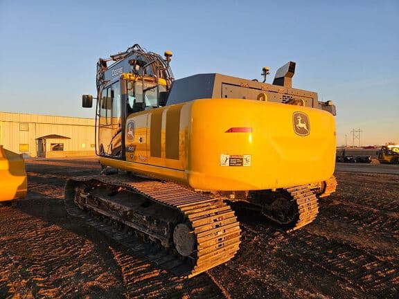 Image of John Deere 300P equipment image 4