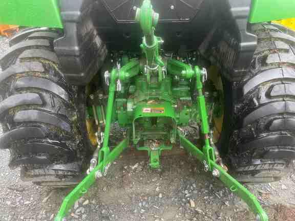 Image of John Deere 3025D equipment image 2