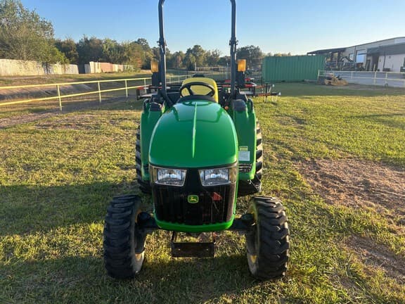 Image of John Deere 3025E equipment image 4