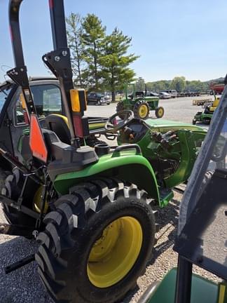 Image of John Deere 3025E equipment image 4