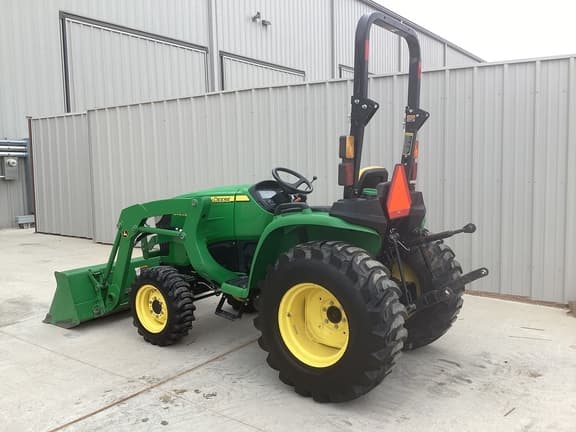Image of John Deere 3025E equipment image 2