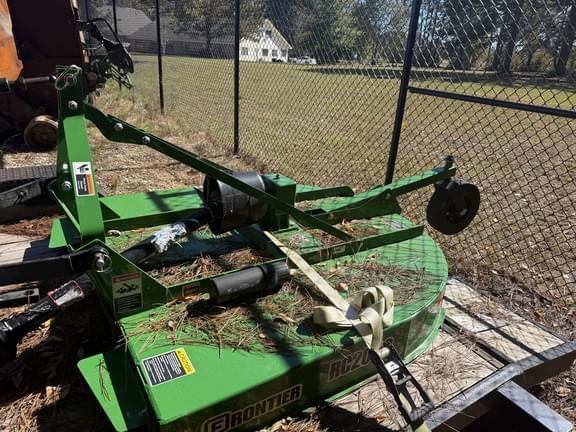 Image of John Deere 3025E equipment image 2