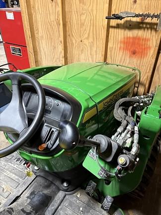 Image of John Deere 3025E equipment image 4