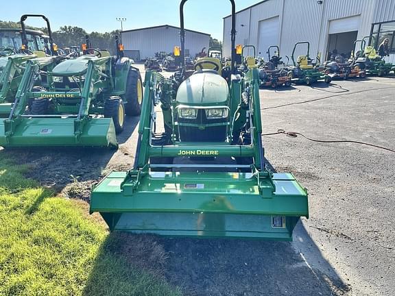 Image of John Deere 3032E equipment image 4