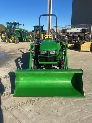 Image of John Deere 3025E equipment image 2