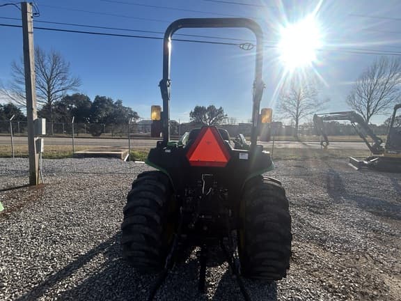 Image of John Deere 3025E equipment image 4