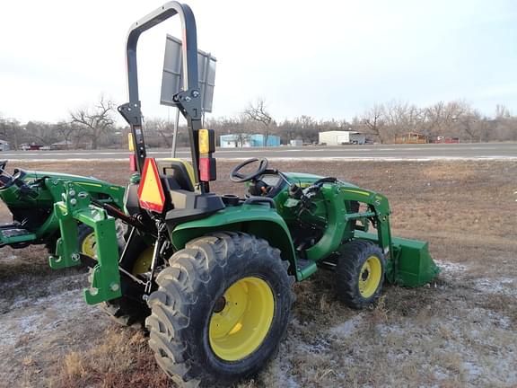 Image of John Deere 3025E equipment image 4