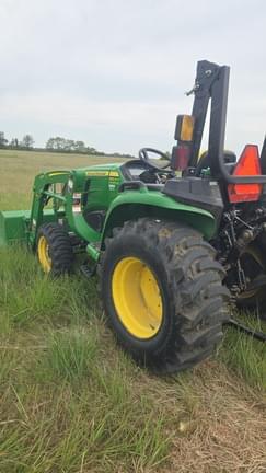 Image of John Deere 3025E equipment image 4