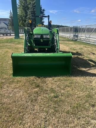 Image of John Deere 3025E equipment image 2