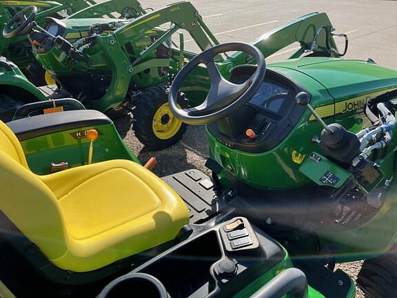 Image of John Deere 3025E equipment image 4