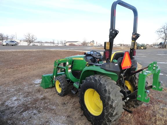 Image of John Deere 3025E equipment image 2