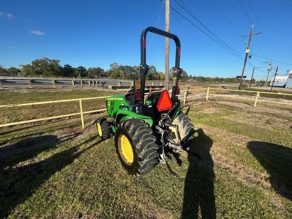 Image of John Deere 3025E equipment image 4