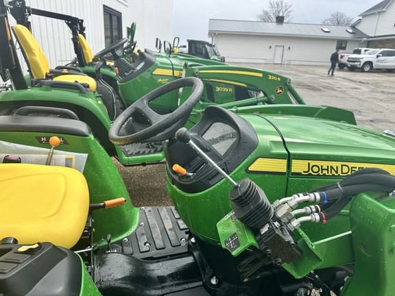 Image of John Deere 3025E equipment image 2