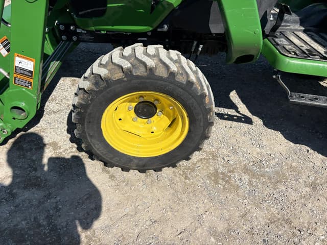 Image of John Deere 3025E equipment image 4