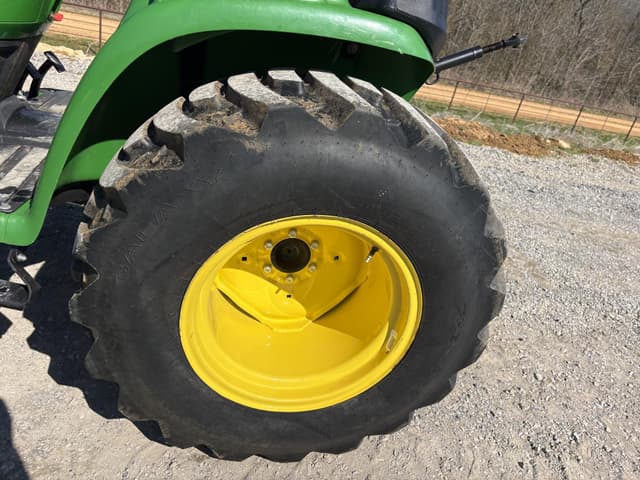 Image of John Deere 3025E equipment image 2