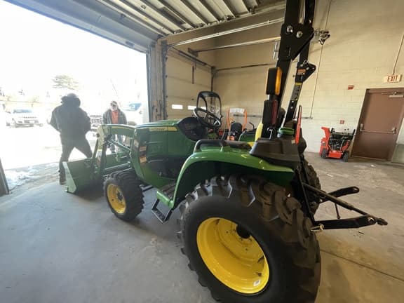 Image of John Deere 3025E equipment image 3