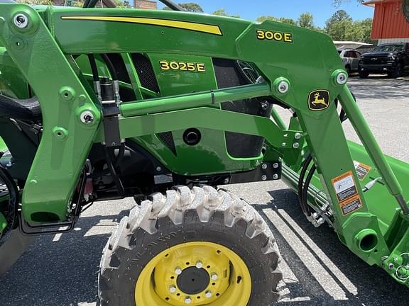 Image of John Deere 3025E equipment image 4