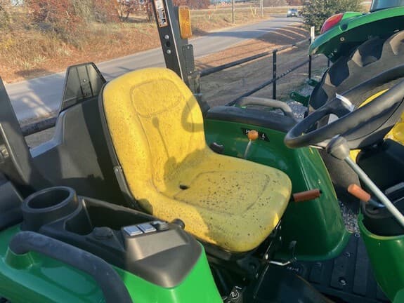 Image of John Deere 3025E equipment image 4