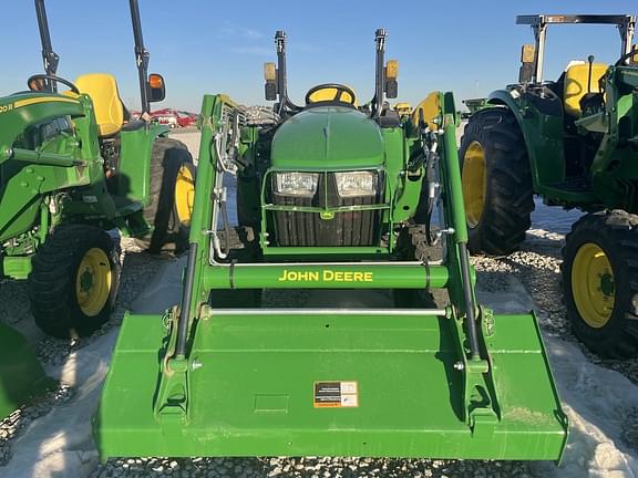 Image of John Deere 3025E equipment image 2