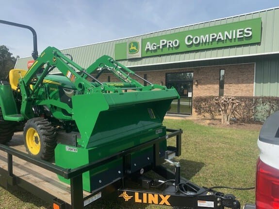 2023 John Deere 3025E Equipment Image0