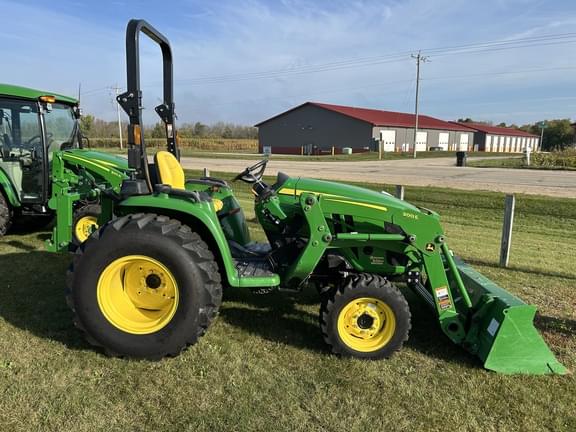 Image of John Deere 3032E equipment image 2